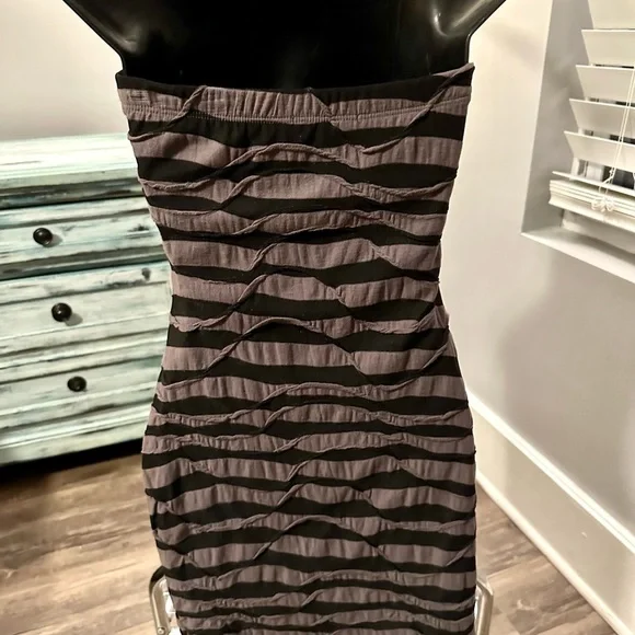 Mai Tai Strapless Black/Gray Striped Dress - Picture 4 of 7